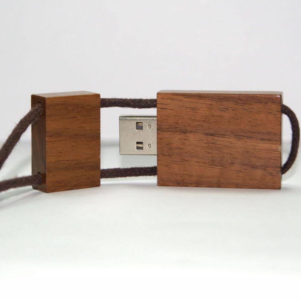 USB-Флешка на 8Gb на шнурке с логотипом